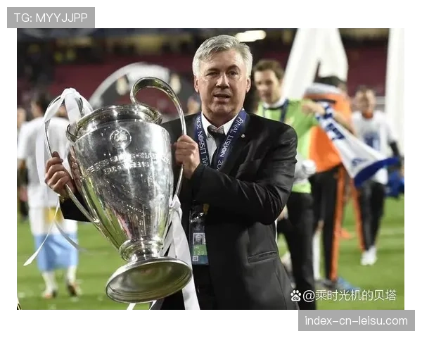 特写镜头:安切洛蒂在场边不停看表,计算球队由守转攻的平均用时